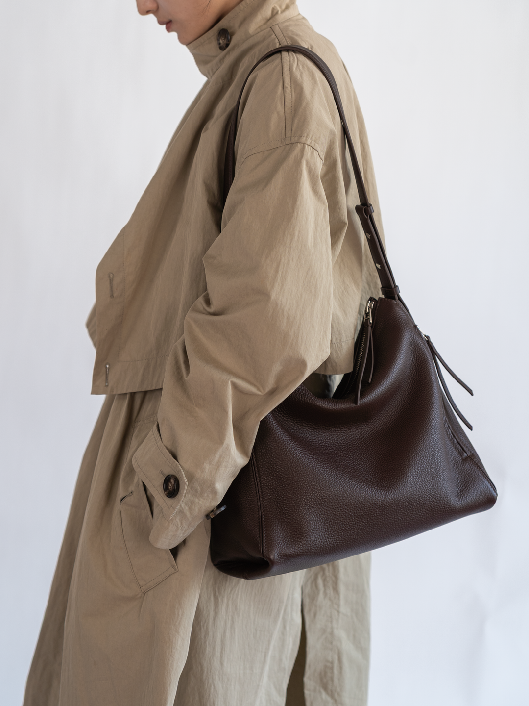 Medium Hobo in Black