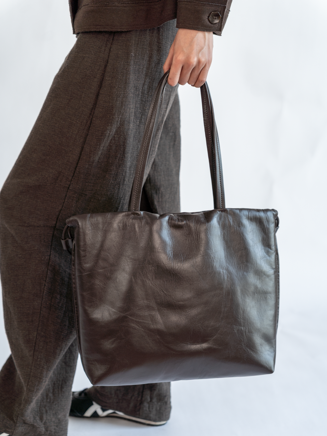 Large Tote in Shiny Espresso