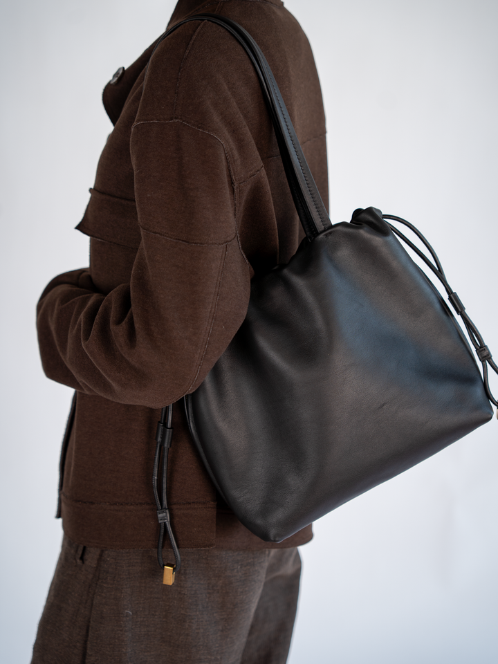 Medium Tote in Black